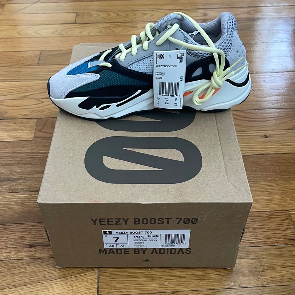 Yeezy Boost 700